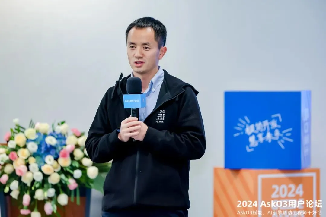 华为GTS网络技术部部长王耀兵做开场致辞.jpg