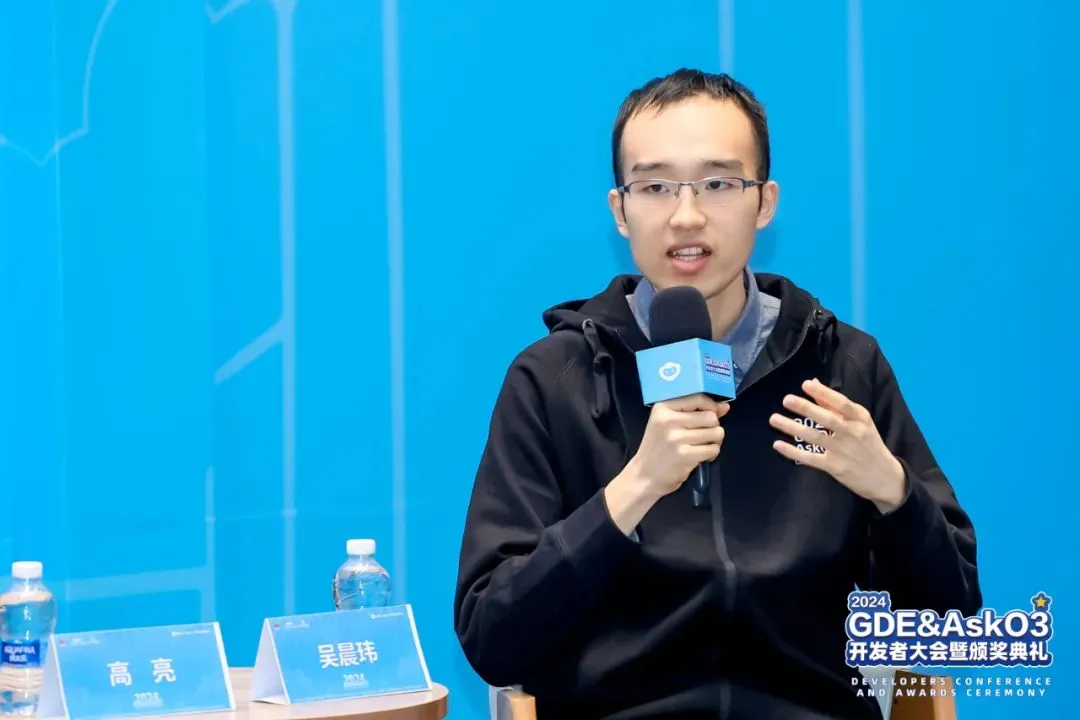 华为天才少年吴晨玮博士分享观点.jpg